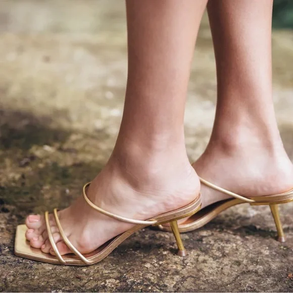 【未使用美品】Cult Gaia 超厚底 ゴールド 〈参考価格92,900円〉 cult gaia | Shoes | Cult Gaia Valence Leather Sandals Gold